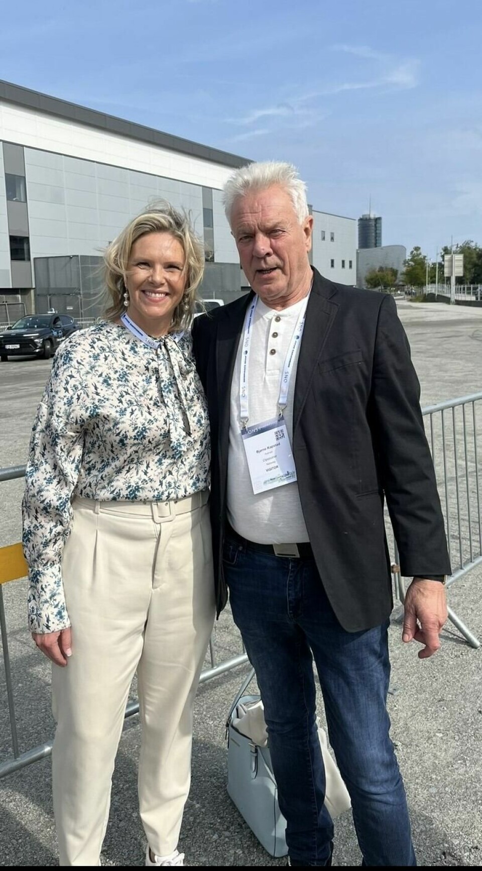 Frp-leder Sylvi Listhaug og oljepioner Bjarne Kapstad på oljemessa i august. SI