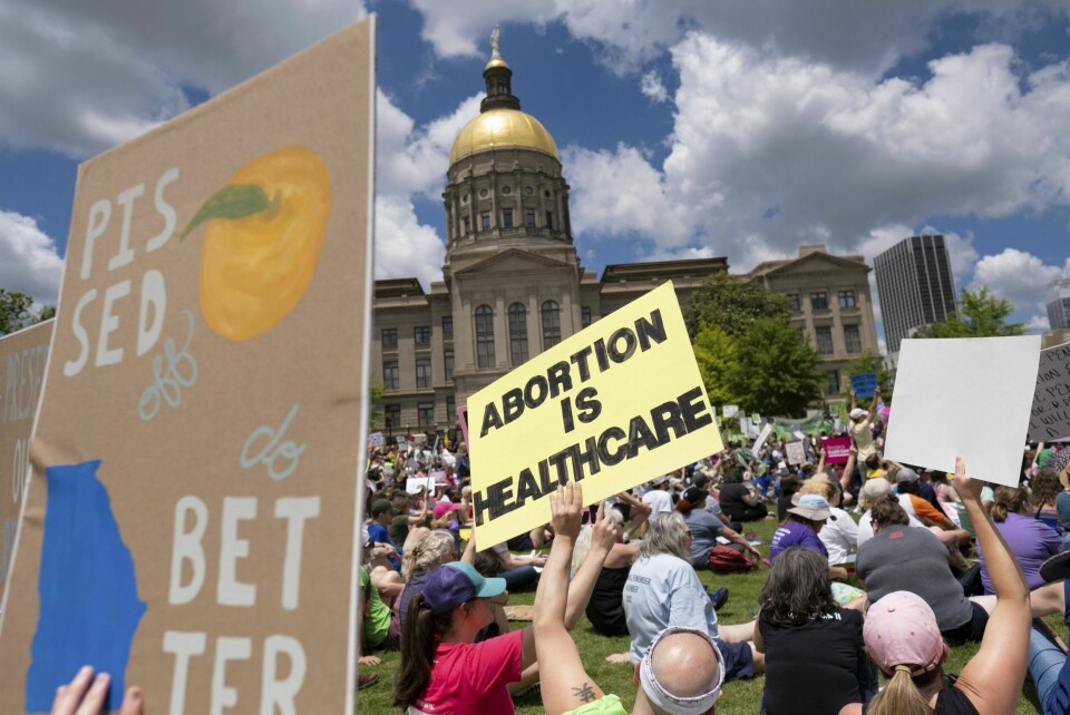 Høyesteretten i delstaten Georgia har midlertidig gjeninnført et restriktivt abortforbud. Dette bildet er tatt under en demonstrasjon for abortrettigheter i Atlanta i 2022. Høyesteretten i delstaten Georgia har midlertidig gjeninnført et restriktivt abortforbud. Dette bildet er tatt under en demonstrasjon for abortrettigheter i Atlanta i 2022. Arkivfoto: Ben Gray / Atlanta Journal-Constitution / AP / NTB