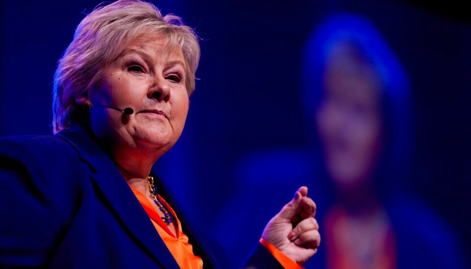 Høyreleder Erna Solberg. Erna Solberg (H) hevder Støre-regjeringen ikke gjennomfører tiltak som får flere fra ytelser til arbeid. Foto: Javad Parsa / NTB