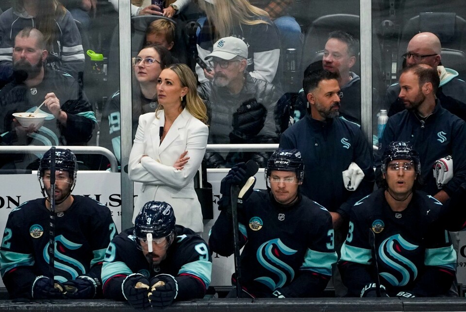 Jessica Campbell er tidenes første kvinnelige NHL-trener. Jessica Campbell er tidenes første kvinnelige NHL-trener. Foto: Lindsey Wasson / AP Photo / NTB.