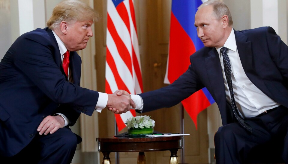 Donald Trump og president Vladimir Putin har holdt kontakten etter at Trump forlot Det hvite hus i 2021, ifølge en anonym kilde i journalist Bob Woodwards nyeste bok. Trump og Putin skal ha snakket sammen på telefon opptil sju ganger siden 2021. Talspersoner for både Trump og Putin nekter for dette. Donald Trump og president Vladimir Putin har holdt kontakten etter at Trump forlot Det hvite hus i 2021, ifølge en anonym kilde i journalist Bob Woodwards nyeste bok. Trump og Putin skal ha snakket sammen på telefon opptil sju ganger siden 2021. Talspersoner for både Trump og Putin nekter for dette. Foto: Pablo Martinez Monsivais / AP / NTB