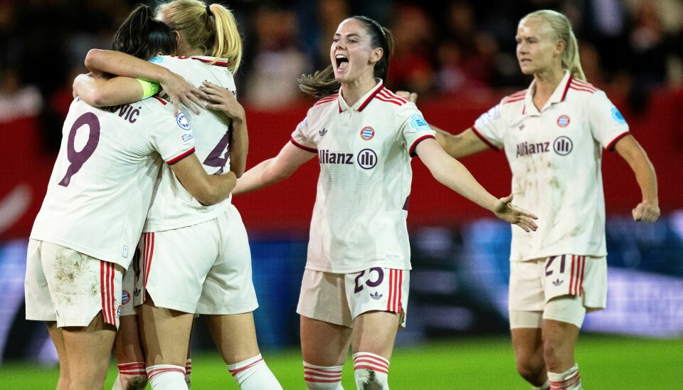 Måljubel for Bayern München i mesterligakampen mot Arsenal. Matchvinner Pernille Harder til høyre. Foto: Sven Hoppe, DPA via AP / NTB Måljubel for Bayern München i mesterligakampen mot Arsenal. Matchvinner Pernille Harder til høyre. Foto: Sven Hoppe, DPA via AP / NTB