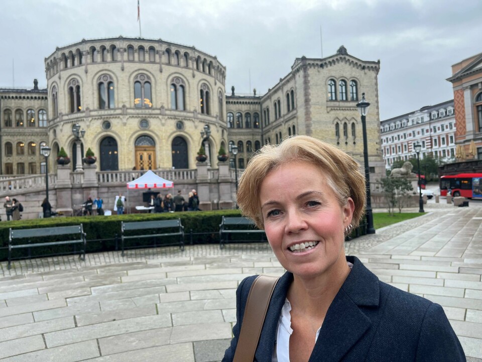 Fastlege og forsker Cathrine Abrahamsen står bak samtaleverktøyet ICIT for fastlege og pasient, som viser seg å gi gode resultater i jakten på at flere skal stå i jobb og unngå sykmelding. Hun mener politikerne bør lytte. Fastlege og forsker Cathrine Abrahamsen står bak samtaleverktøyet ICIT for fastlege og pasient, som viser seg å gi gode resultater i jakten på at flere skal stå i jobb og unngå sykmelding. Hun mener politikerne bør lytte.