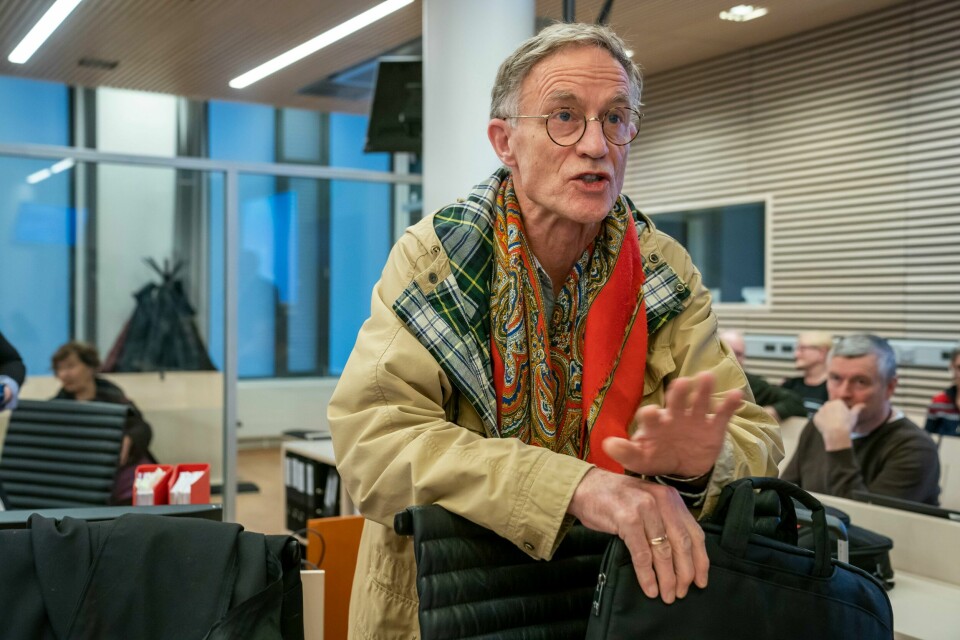 Forsvarer Benedict de Vibe mener at saken skal avvises. - Han skal ikke ha dom, og derfor blir saken anket til lagmannsretten, sier han. Forsvarer Benedict de Vibe mener at saken skal avvises. - Han skal ikke ha dom, og derfor blir saken anket til lagmannsretten, sier han.