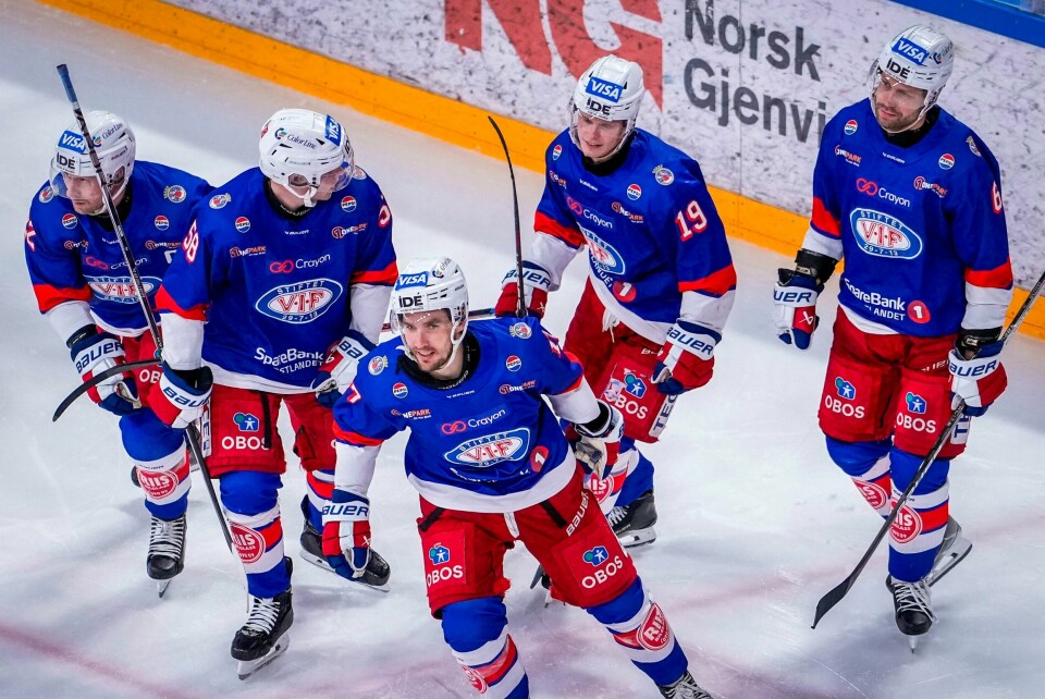 Vålerengas Mikkel Christiansen feirer sin 2–0 scoring under eliteseriekampen i ishockey mellom Vålerenga og Stjernen på Jordal Amfi. Vålerengas Mikkel Christiansen feirer sin 2–0 scoring under eliteseriekampen i ishockey mellom Vålerenga og Stjernen på Jordal Amfi. Foto: Javad Parsa / NTB