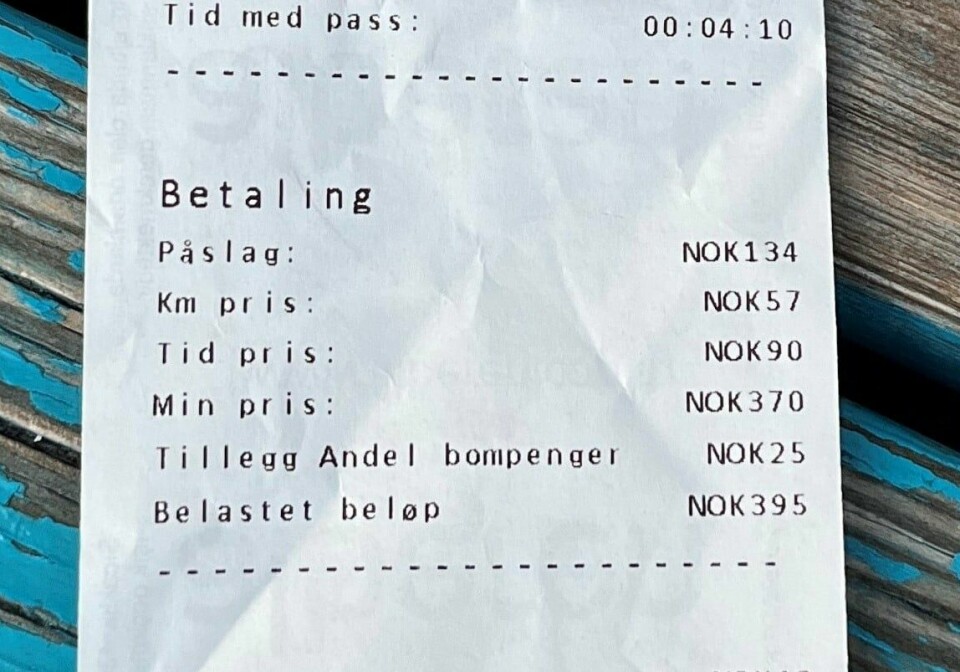 Drosjeselskapet Oslo Prime legger til 25 kroner i bompengetillegg, uavhengig av om en bom passeres eller ikke. Drosjeselskapet Oslo Prime legger til 25 kroner i bompengetillegg, uavhengig av om en bom passeres eller ikke.