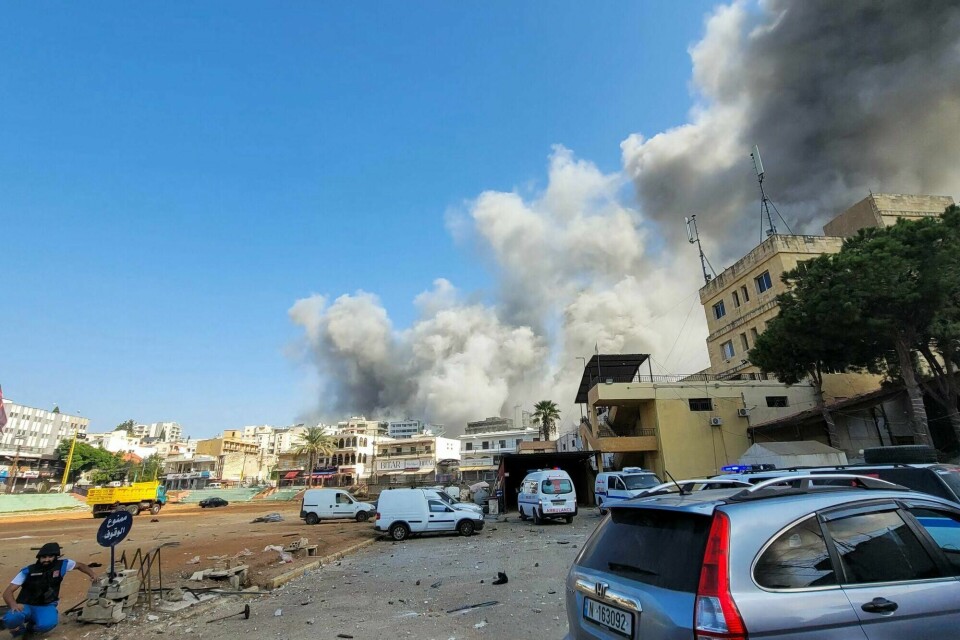 Store røykskyer etter israelske luftangrep i den sør-libanesiske byen Nabatieh onsdag. Smoke billows during Israeli airstrikes in the southern Lebanese city of Nabatiyeh on October 16, 2024. A Lebanese official said Israel carried out 11 air strikes on Nabatiyeh and surrounding areas, days after strikes destroyed the southern city's marketplace. (Photo by Abbas Fakih / AFP)