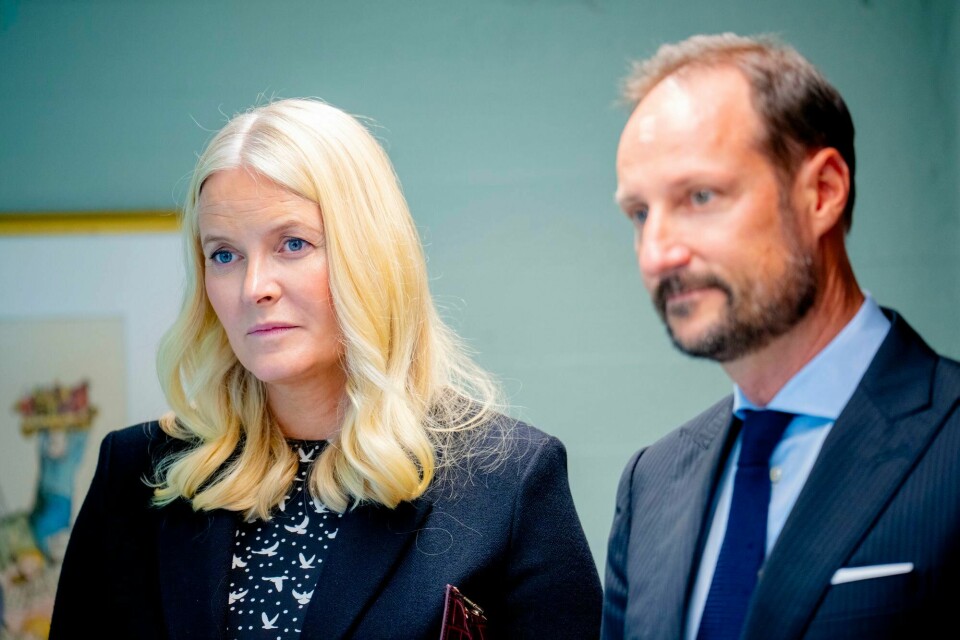 Verken Kronprins Haakon eller kronprinsesse Mette-Marit eller andre i kongefamilien er avhørt i Høiby-saken. Verken Kronprins Haakon eller kronprinsesse Mette-Marit eller andre i kongefamilien er avhørt i Høiby-saken.