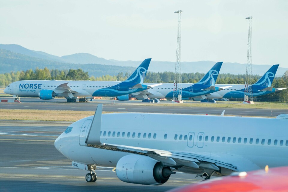 Norse Atlantic Airways begrunner nedbemanningen med den økonomiske situasjonen. Flyselskapet Norse Atlantic transporterte nesten 100.000 passasjerer i juni, noe som er en økning for fjerde måned på rad, men selskapet tjener fortsatt ikke penger. Foto: Terje Pedersen / NTB