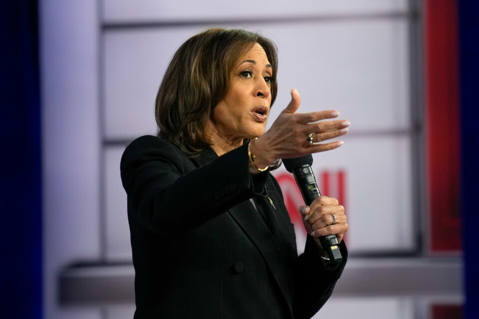 Demokratenes presidentkandidat Kamala Harris mener motkandidat Donald Trump er fascist. Demokratenes presidentkandidat Kamala Harris mener motkandidat Donald Trump er en fascist. Foto: Matt Rourke / AP / NTB