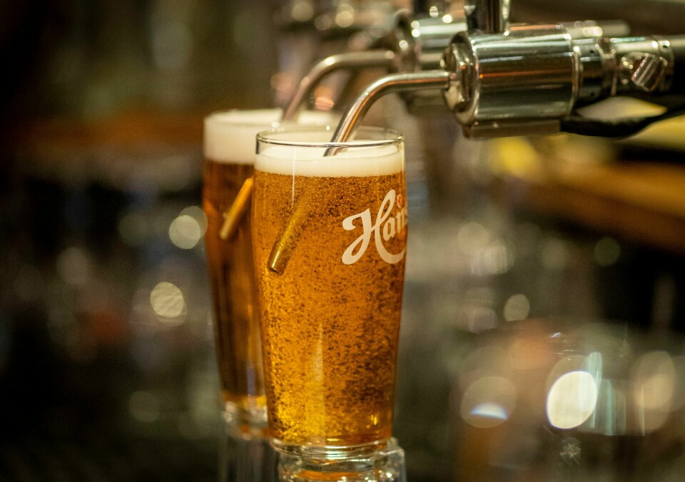 Hansa Borg sier de jobber for å begrense omfanget, når selskapet nå skal nedbemanne. I midten av desember innførte regjeringen nasjonal skjenkestopp. Det vil serveringsstedene ha en umiddelbar slutt på, i et nytt nasjonalt opprop fra bransjen. Foto: Heiko Junge / NTB