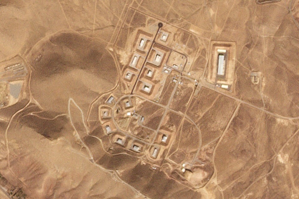 Satellittbilde som viser Khojir-basen, to mil sørøst for Irans hovedstad Teheran som Israel angrep lørdag. Eksperter mener det produseres raketter i et tunnelanlegg under basen. Satellittbilde som viser Khojir-basen, to mil sørøst for Irans hovedstad Teheran som Israel angrep lørdag. Eksperter mener det produseres raketter i et tunnelanlegg under basen. Foto: Planet Labs PBC via AP / NTB