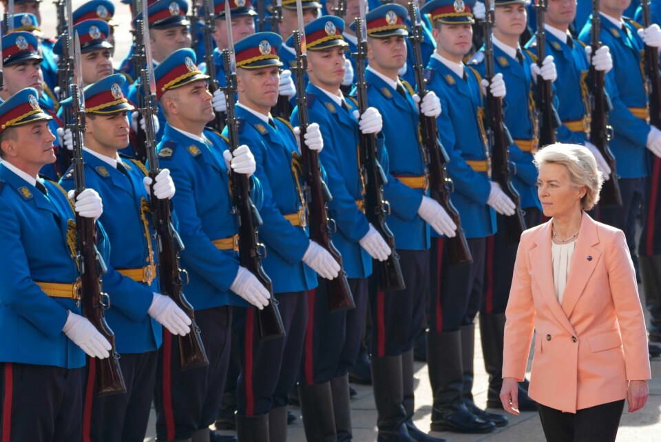 EU-kommisjonens president Ursula von der Leyen besøkte fredag Serbia, men avlyste et møte med landets statsminister. EU-kommisjonens president Ursula von der Leyen besøkte fredag Serbia, men avlyste et møte med landets statsminister. Foto: AP / NTB