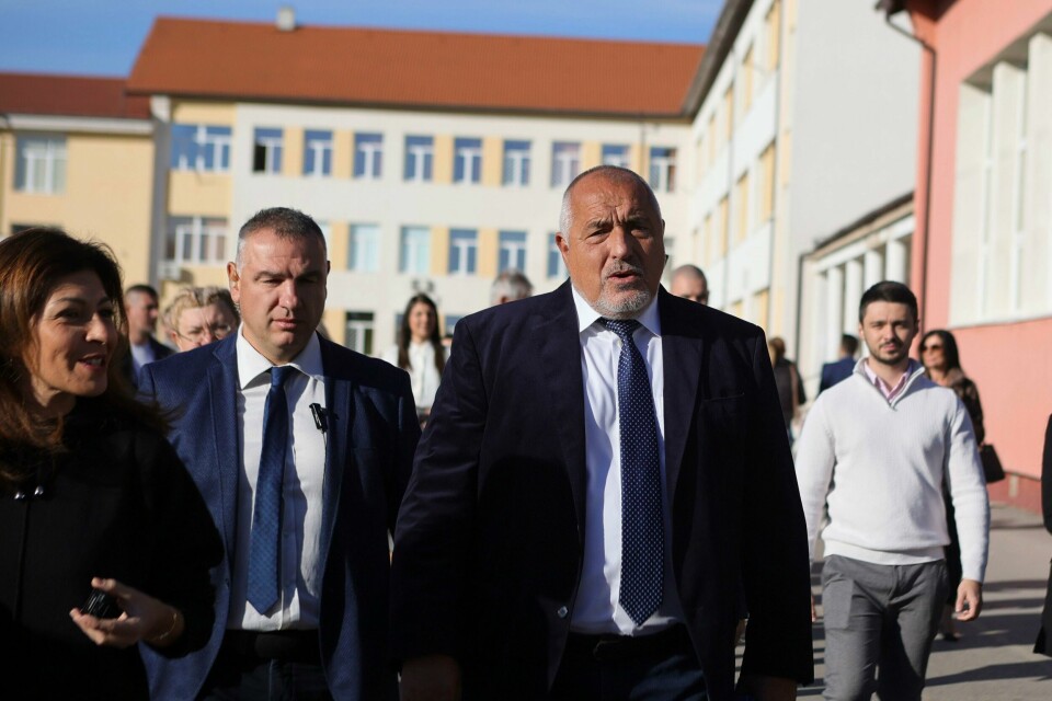 Tidligere statsminister Boyko Borissov etter å ha avlagt stemme ved valget i Bulgaria. Tidligere statsminister Boyko Borissov etter å ha avlagt stemme ved valget i Bulgaria. Foto: Valentina Petrova / AP / NTB