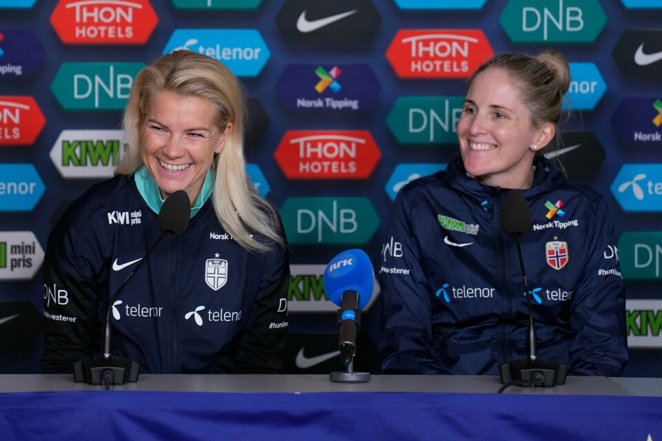 Ada Hegerberg og landslagssjef Gemma Grainger møtte pressen dagen før kamp på Ullevaal. Ada Hegerberg og landslagssjef Gemma Grainger møtte pressen dagen før kamp på Ullevaal.Foto: Fredrik Varfjell / NTB
