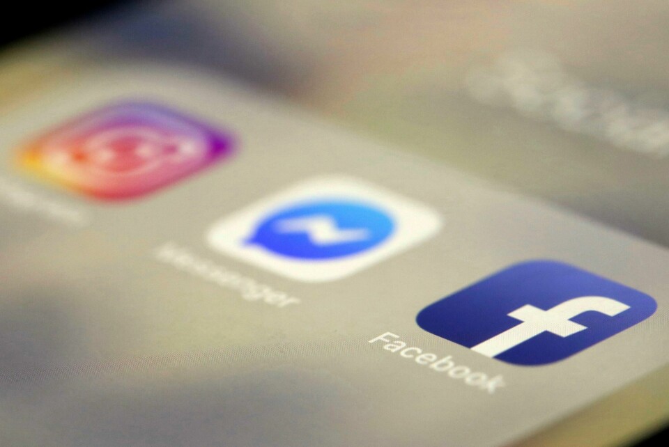 Tirsdag møtes representanter for de største sosiale mediene kulturminister Lubna Jaffery og norske redaktører til dialogmøte. Bildet viser tre ikoner på en skjerm. Det viser logoen til Facebook, Messenger og Instagram.