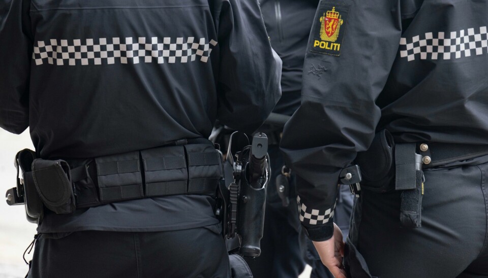 Illustrasjonsbilde. Illustrasjonsbilde av bevæpnet politi. En person pekte på politiet med en pistol flere ganger natt til mandag. Politiet skjøt for å advare under aksjonen.