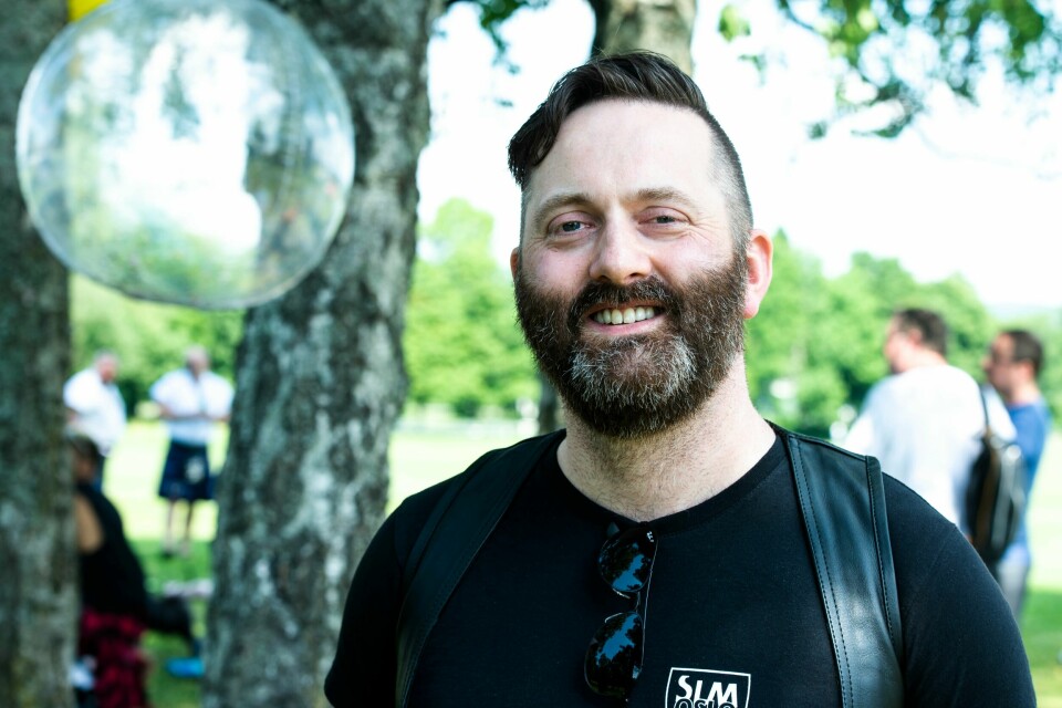 Marius Hofseth, president for SLM Oslo (Scandinavian Leather Men) sier klubben har vært tidlig på banen med å oppfordre til vaksinasjon og smittevern. Marius Hofseth, president for SLM Oslo (Scandinavian Leather Men) sier klubben har vært tidlig på banen med å oppfordre til vaksinasjon og smittevern.