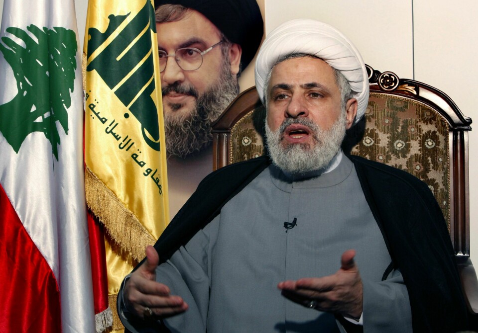 Det er Hizbollahs plikt å hjelpe palestinerne, sier bevegelsens nye leder Naim Qassem. Dette bildet av ham ble tatt under et intervju i 2009. Hizbollah-bevegelsens nye leder Naim Qassem lover å videreføre forgjengerens krigsstrategi. Dette bildet av ham ble tatt under et intervju i 2009. Foto: AP / NTB