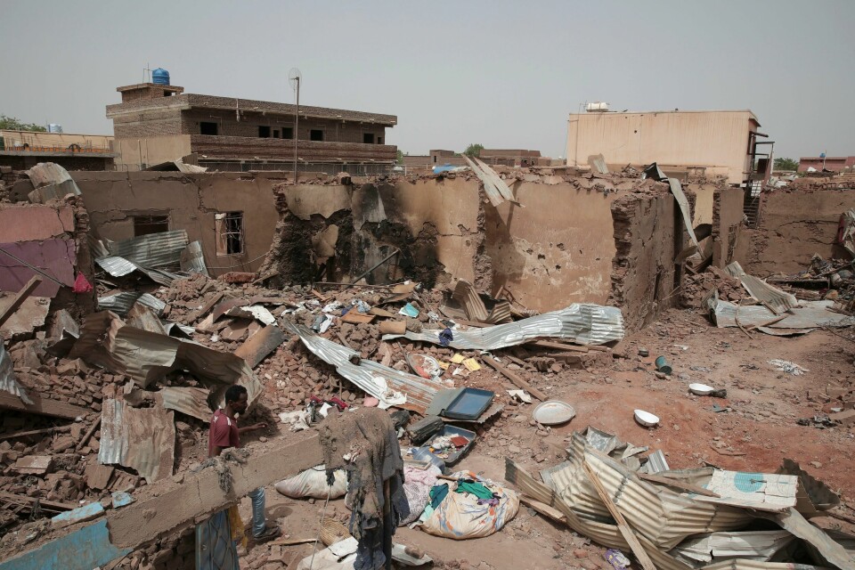 Også innbyggere i Sudans hovedstad Khartoum har måttet flykte. Her et bilde fra et hus som ble ødelagt i kamper i april i fjor. Arkivfoto. Flere millioner er drevet fra hjemmene sine i Sudan. Foto: Marwan Ali / AP / NTB
