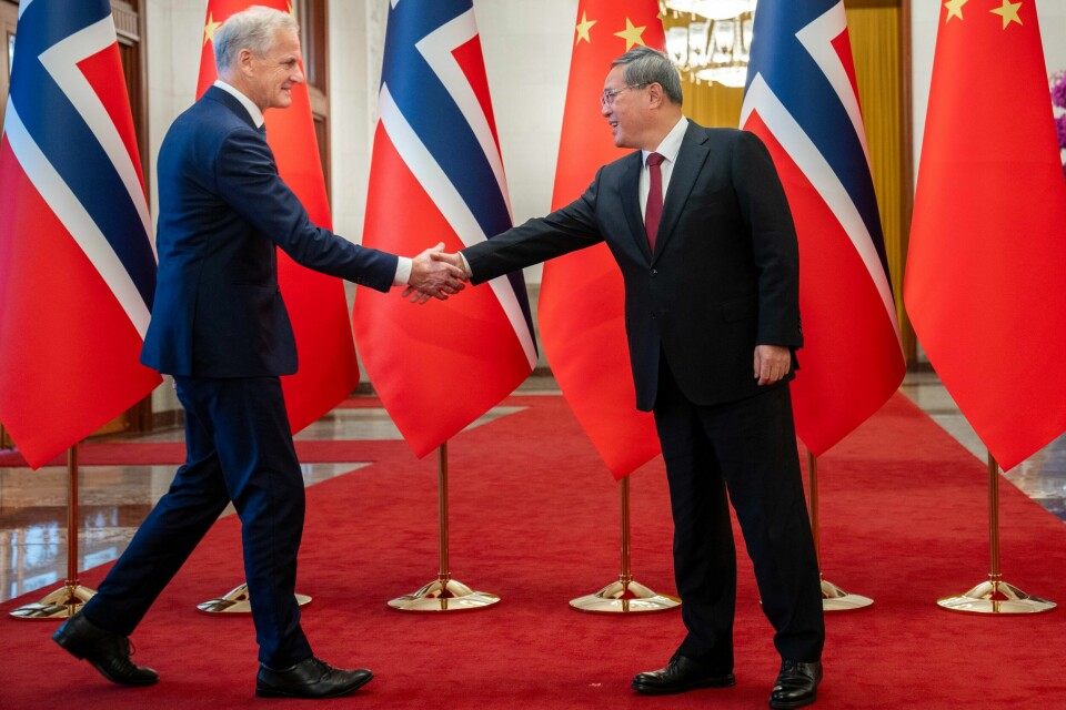 Statsminister Jonas Gahr Støre møtte Kinas statsminister Li Qiang i Folkets store sal i Beijing tirsdag. De er enige om mer samarbeid, men det blir ikke noen frihandelsavtale med det første. Statsminister Jonas Gahr Støre møtte Kinas statsminister Li Qiang i Folkets store sal i Beijing tirsdag. De er enige om mer samarbeid, men det blir ikke noen frihandelsavtale med det første.Foto: Heiko Junge / NTB