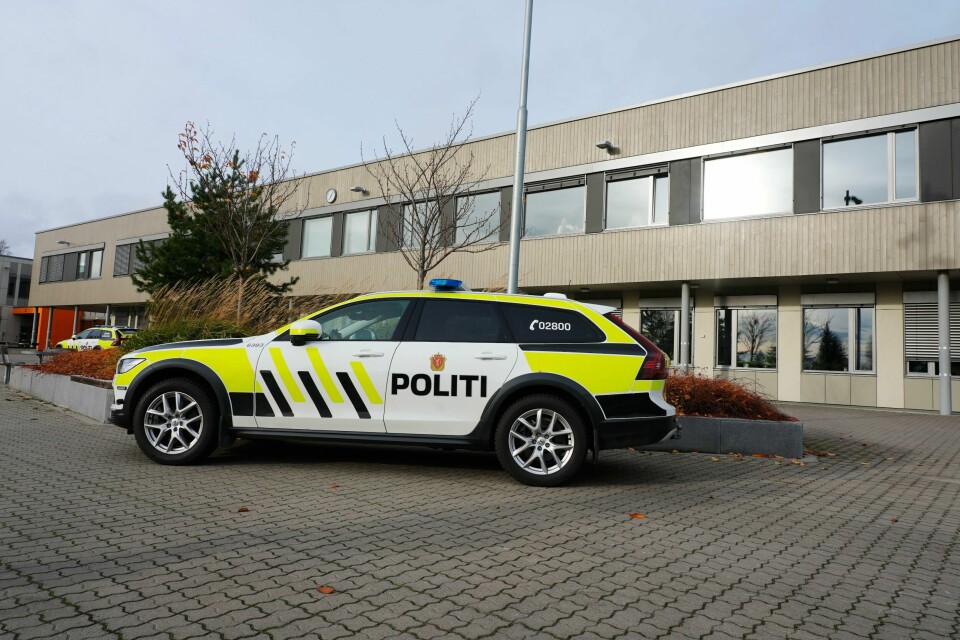 En elev ved Jessheim videregående skole er knivstukket av en annen elev, som nå er siktet for drapsforsøk En elev ved Jessheim videregående skole er knivstukket av en annen elev, som nå er siktet for drapsforsøk. Foto: Terje Pedersen / NTB