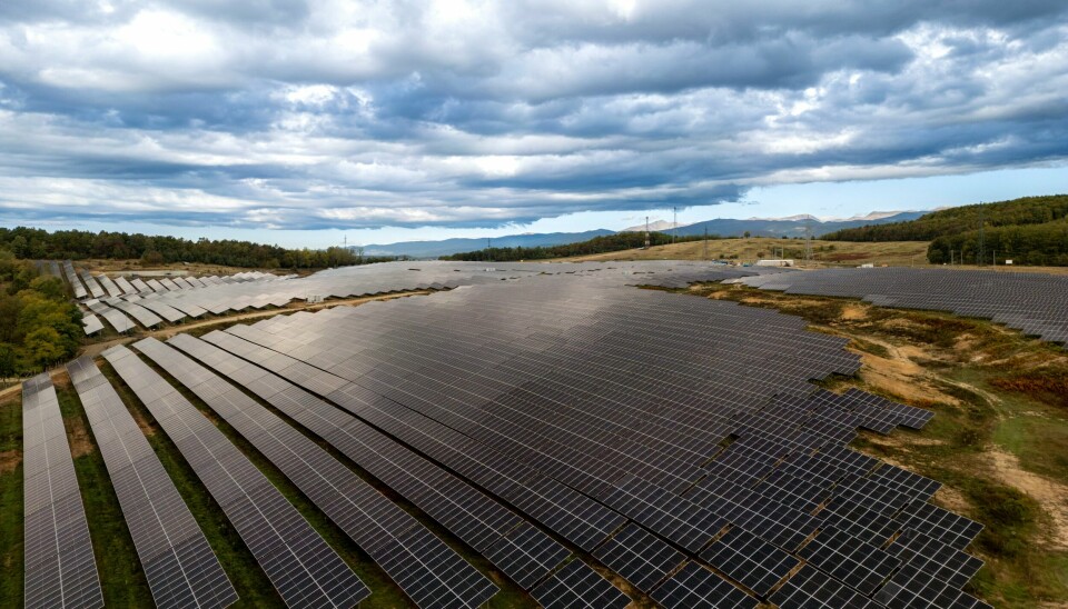 Et solkraftverk i Slatioara i Romania. Mer fornybar energi bidrar til nedgangen i EUs klimautslipp. Foto: Vadim Ghirda / AP / NTB Et solkraftverk i Slatioara i Romania. Mer fornybar energi bidrar til nedgangen i EUs klimautslipp. Foto: Vadim Ghirda / AP / NTB