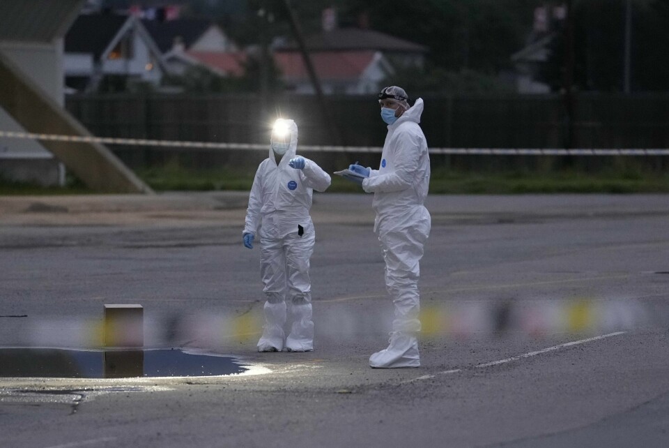 Nødetatene jobber på stedet etter hendelsen. Arkivfoto. Politiets teknikere startet søndag kveld arbeidet med å sikre spor og kartlegge åstedet der en kvinne døde av skadene hun var blitt påført i voldshendelse bak Mjøndalshallen i Drammen. Foto: Javad Parsa / NTB