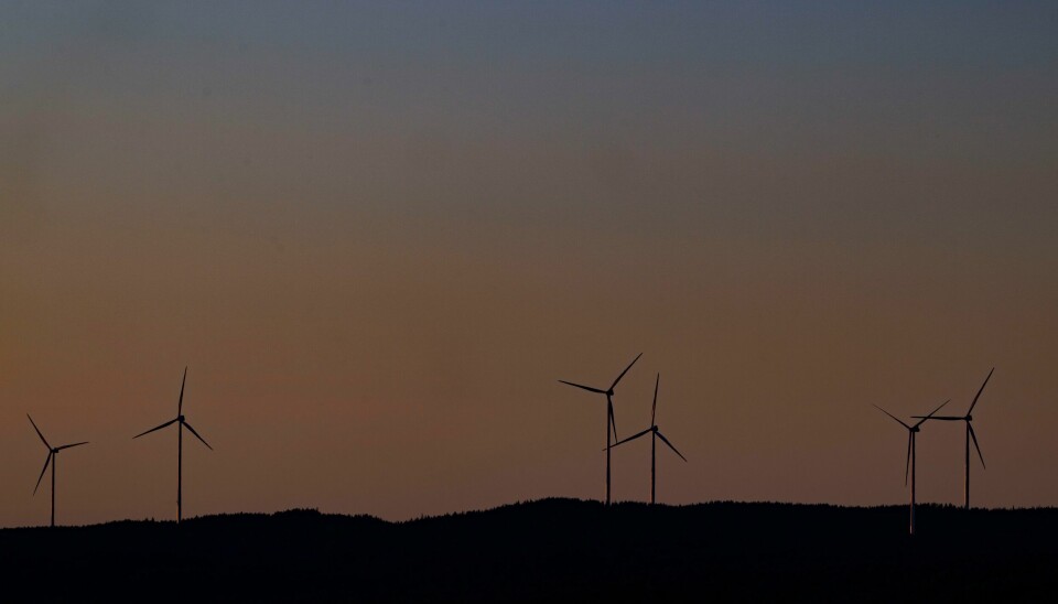 Norsk Vind AS og Hydro Rein AS fikk nei til en konsekvensutredning av en ny vindpark i Tonstad i Agder. Her fra Setten vindpark nordøst for Setskog i Akershus. Kraftprisene gikk noe ned i forrige uke etter flere uker med økning. Foto: Geir Olsen / NTB