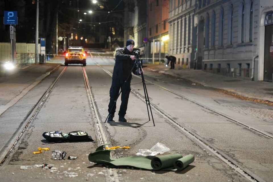 Politiet undersøker stedet i Inkognitogata der en mann ble alvorlig skadet etter å ha blitt kjørt over i fjor høst. Politiet undersøker stedet der en person ble påkjørt og alvorlig skadd rett bak Slottet i Oslo. Foto: Annika Byrde / NTB