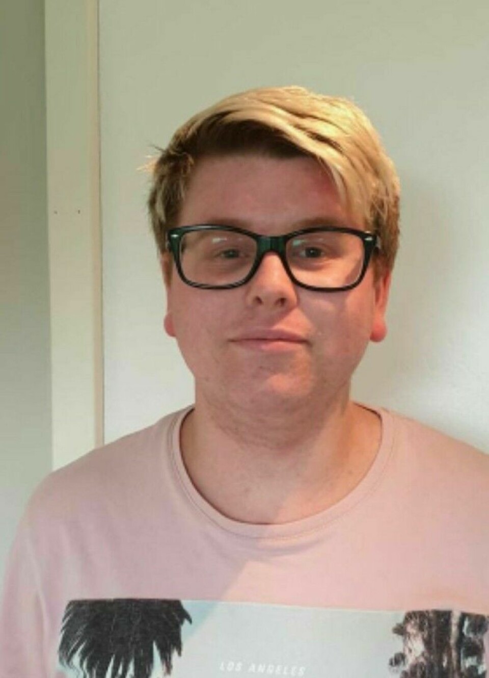 – Jeg isolerte meg hjemme, stort sett på soverommet mitt, forteller Paal William Craig Furunes. – Jeg ble kalt pingle, og jeg ble trua med juling flere ganger daglig, forteller Paal William Craig Furunes.