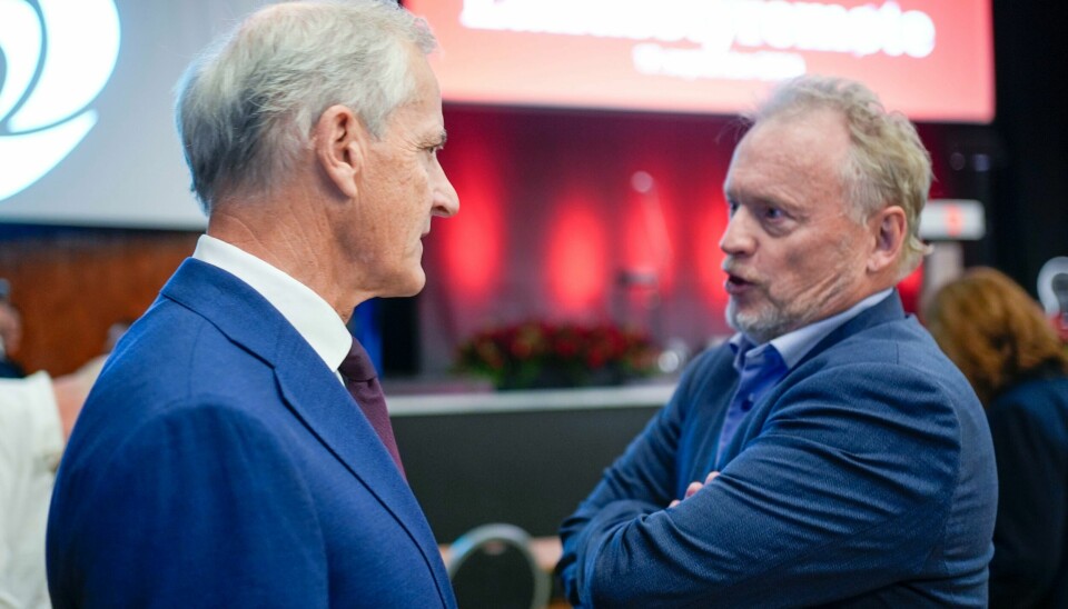 Raymond Johansen (t.h.), her samen med statsminister Jonas Gahr Støre på Arbeiderpartiets landsstyremøte, er kritisk til at Støre-regjeringens kutt i støtten til FNs høykommissær for flyktninger. Raymond Johansen, her på Arbeiderpartiets landsstyremøte, er kritisk til regjeringens støtte til FNs høykommissær for flyktninger, som han mener er for lav. Foto: Terje Pedersen / NTB