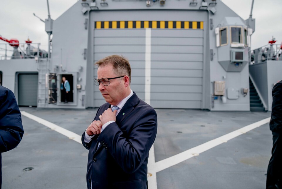 Forsvarsminister Bjørn Arild Gram sier den sikkerhetspolitiske situasjonen er endret siden gjeldende anløpsforskrift fra 2018 trådte i kraft. Fra 1. januar innføres en ny forskrift som skjerper kontrollen av fremmede fartøy i norske farvann. Forsvarsminister Bjørn Arild Gram sier den sikkerhetspolitiske situasjonen er endret siden gjeldende anløpsforskrift fra 2018 trådte i kraft. Fra 1. januar innføres en ny forskrift som skjerper kontrollen av fremmede fartøy i norske farvann. Foto: Stian Lysberg Solum / NTB
