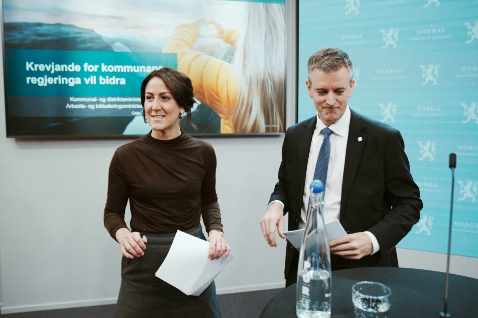 Kommunal- og distriktsminister Erling Sande (Sp) og arbeids- og inkluderingsminister Tonje Brenna (Ap) kom med gode nyheter til hardt prøvede kommuner fredag. Kommunal- og distriktsminister Erling Sande (Sp) og arbeids- og inkluderingsminister Tonje Brenna (Ap) kom med gode nyheter til hardt prøvede kommuner fredag.