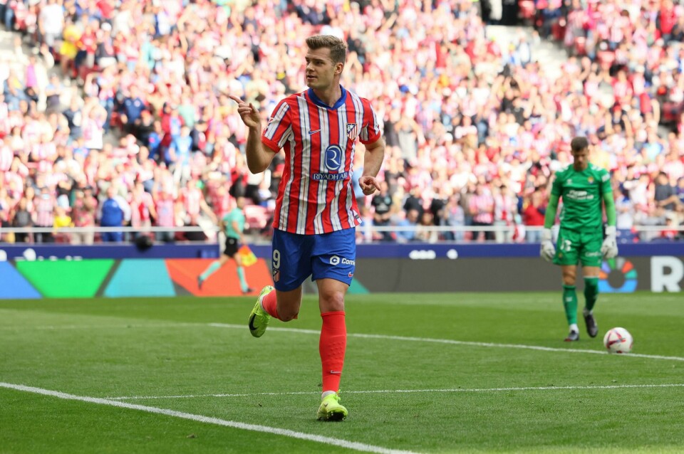 Alexander Sørloth kom inn fra benken og scoret mål da Atletico Madrid slo Las Palmas på bortebane Alexander Sørloth kom inn fra benken og scoret mål da Atletico Madrid slo Las Palmas på bortebane