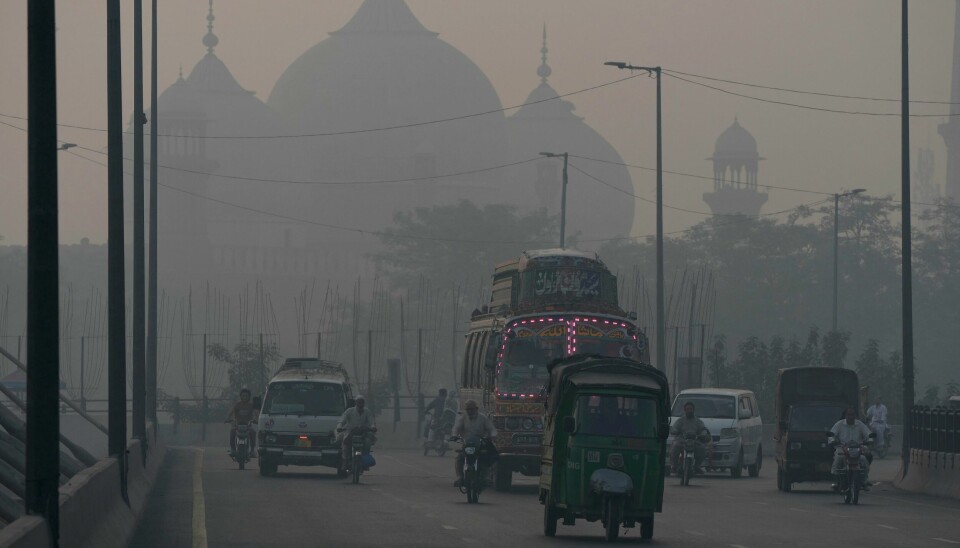 Luften i den pakistanske storbyen Lahore var i helgen så dårlig at myndighetene har besluttet å stenge byens barneskoler i en uke. Luften i den pakistanske storbyen Lahore var i helgen så dårlig at myndighetene har besluttet å stenge byens barneskoler i en uke. Foto: K.M. Chaudary / AP / NTB