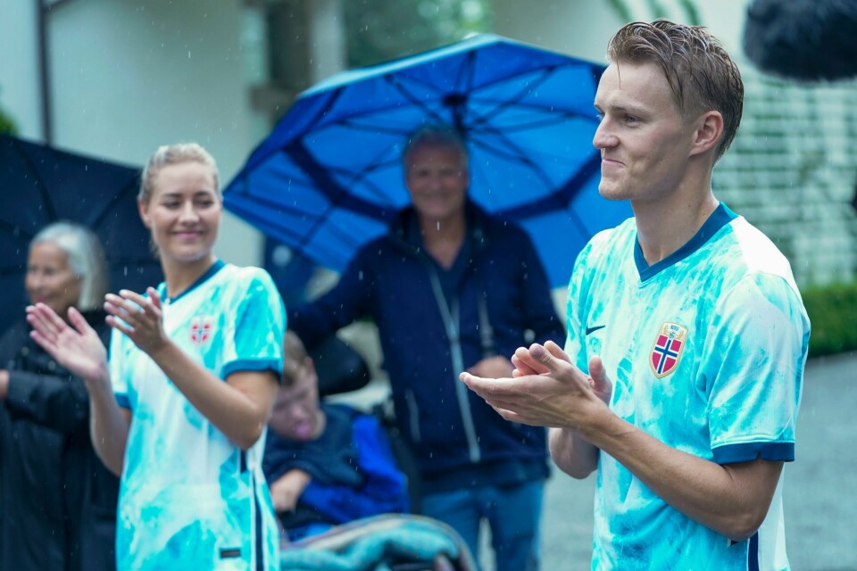 Martin Ødegaard og Helene Spilling, her sammen under et arrangement på Skaugum sommeren 2023. Martin Ødegaard og Helene Spilling, her sammen under et arrangement på Skaugum sommeren 2023. Foto: Terje Pedersen / NTB