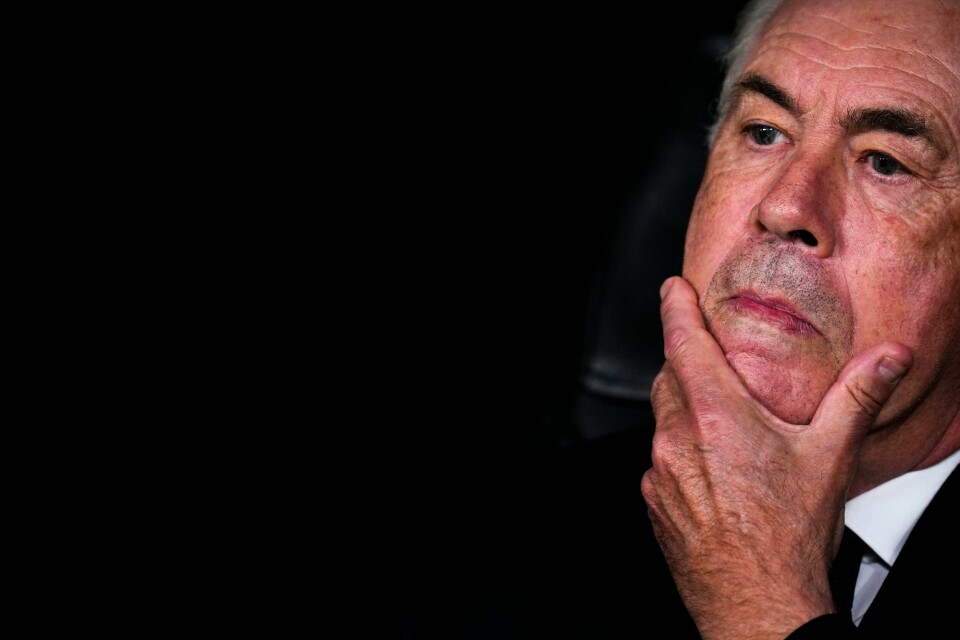 Real Madrid-trener Carlo Ancelotti mener det var feil at det ble spilt mange fotballkamper i La Liga i helgen mens uværet herjet i Øst-Spania. Real Madrid-trener Carlo Ancelotti mener det var feil at det ble spilt mange fotballkamper i La Liga i helgen mens uværet herjet i Øst-Spania. Foto: Manu Fernandez / AP / NTB