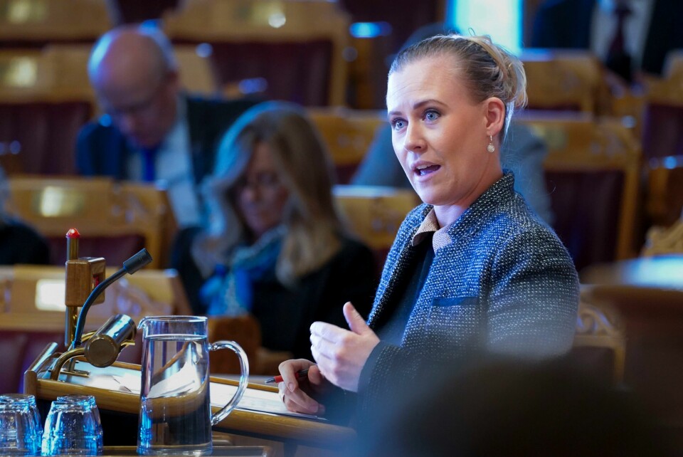 Arbeiderpartiets Lene Vågslid er leder i kommunalkomiteen og en av initiativtakerne til en «ryddesjau» i kommunale lover og regler. Her under trontaledebatten på Stortinget i oktober i fjor. Lene Vågslid (Ap) har vært pådriver for forslaget om å tillate gårdsutsalg av vin. Foto: Terje Pedersen / NTB