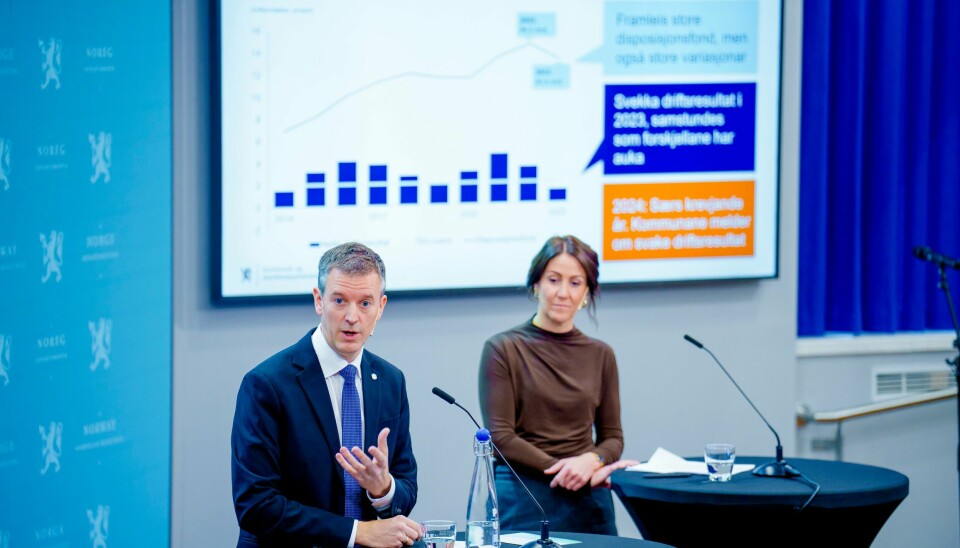 Kommunal- og distriktsminister Erling Sande (Sp) og arbeids- og inkluderingsminister Tonje Brenna (Ap) holdt en pressekonferanse om kommuneøkonomi hvor de presenterte milliardbevilgning til kommunene og fylkeskommunene. Kommunal- og distriktsminister Erling Sande (Sp) og arbeids- og inkluderingsminister Tonje Brenna (Ap) holdt en pressekonferanse om kommuneøkonomi hvor de presenterte milliardbevilgning til kommunene og fylkeskommunene. Foto: Stian Lysberg Solum / NTB