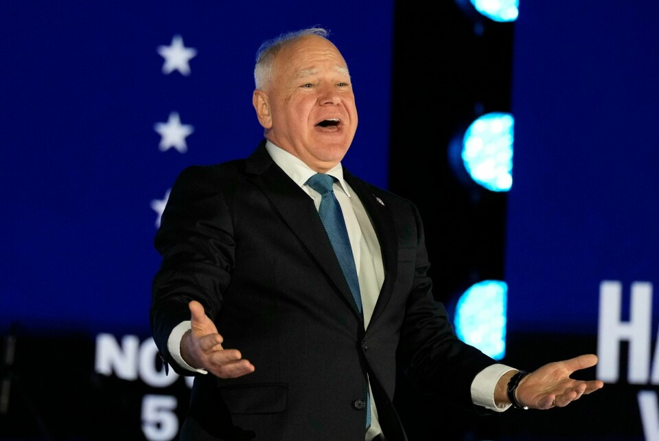 Demokratenes visepresidentkandidat Tim Walz på et valgmøte i Detroit mandag. Demokratenes visepresidentkandidat Tim Walz på et valgmøte i Detroit mandag. Foto: Charlie Neibergall / AP / NTB