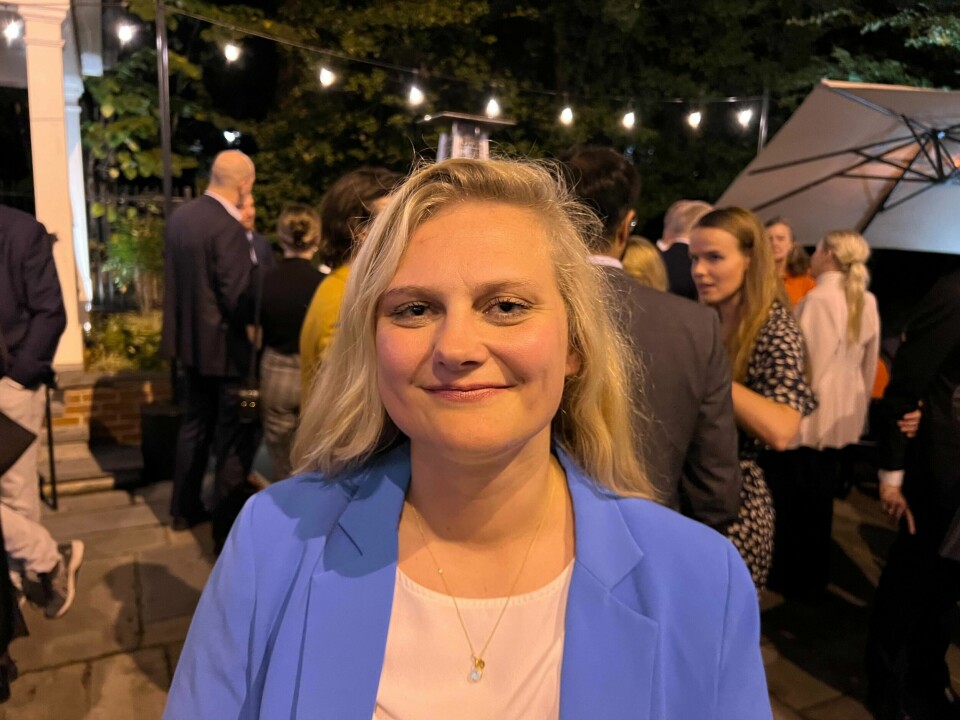 Julie Melfald Berg har jobbet som frivillig for Harris-kampanjen på grasrotnivå Kvinne med lyst hår og blå blazer.