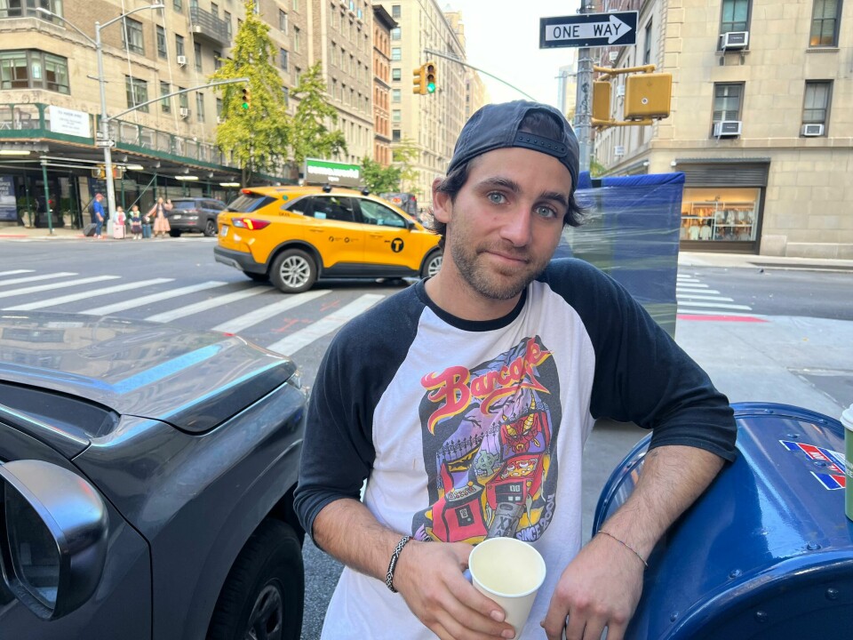 Dylan James Ajar tror han og forloveden må komme seg ut av byen for å finne et sted de har råd til å leie. New York, New York