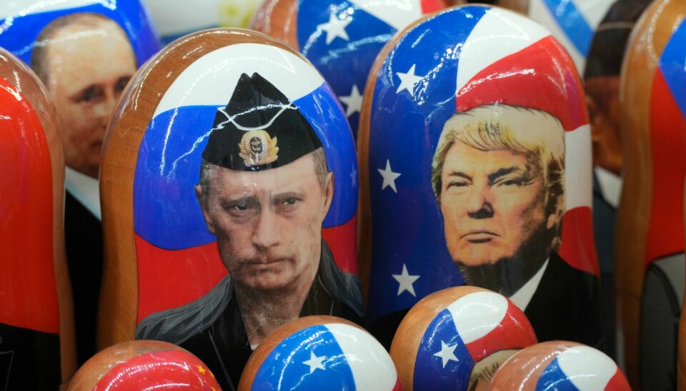 Russiske tredukker kalt matrjosjka med bilder av Vladimir Putin og Donald Trump i en suvenirbutikk i St. Petersburg. Russiske tredukker kalt matrjosjka med bilder av Vladimir Putin og Donald Trump i en suvenirbutikk i St. Petersburg. Foto: Dmitrij Lovetskij / AP / NTB