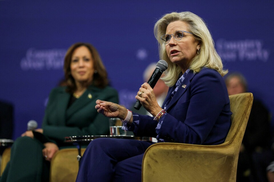 Liz Cheney er blitt en sterk støttespiller for Demokratenes presidentkandidat Kamala Harris. FILE PHOTO: Former U.S. Rep. Liz Cheney (R-WY) speaks, during a town hall held by Democratic presidential nominee and U.S. Vice President Kamala Harris, in The People’s Light in Malvern, Pennsylvania, U.S., October 21, 2024. REUTERS/Leah Millis/File Photo