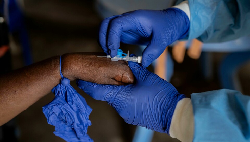 En pasient med m-kopper får behandling i Munigi i det østlige Kongo. En pasient med m-kopper får behandling i Munigi i det østlige Kongo. Foto: Moses Sawasawa / AP / NTB
