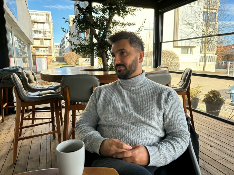 Rødts Siavash Mobasheri er bekymret over barn som vokser opp blant narkomane og kriminelle i kommule boliger. sssd