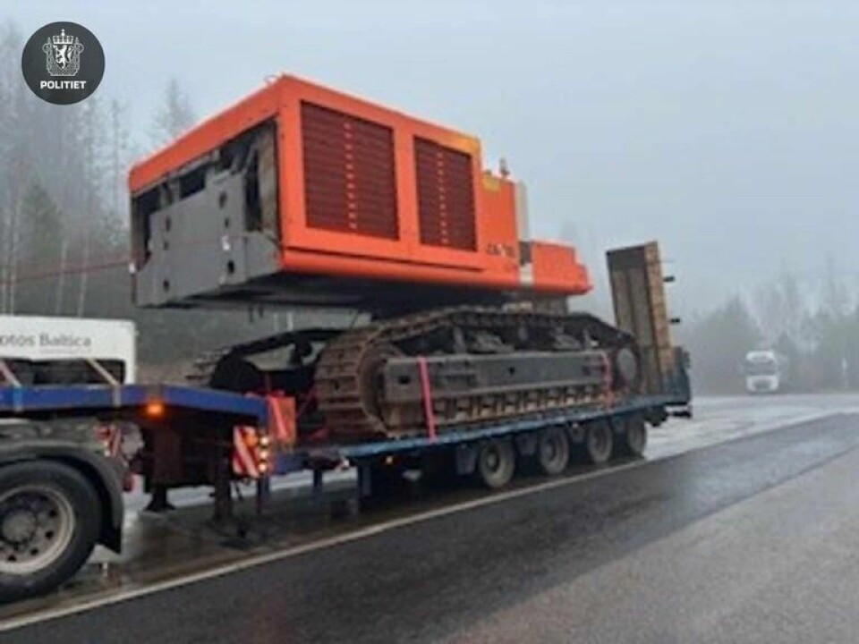 Statens vegvesen stanset en lastebil med henger i Oslo i morges, hvor lasten på tilhengeren var 26 tonn over tillatt vekt. Lastebilen ble avskiltet på grunn av teknisk stand, og hjullås ble satt på for å hindre videre kjøring Handout. Bildet inngår i NTBs tilbud til abonnenter på nyhetsfoto. Bildet skal kun benyttes i forbindelse med angitt sak.Statens vegvesen stanset en lastebil med henger i Oslo i morges, hvor lasten på tilhengeren var 26 tonn over tillatt vekt. Lastebilen ble avskiltet på grunn av teknisk stand, og hjullås ble satt på for å hindre videre kjøringFoto: Politiet / Handout / NTB