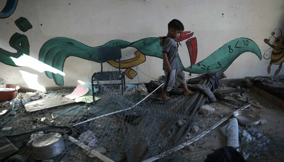 Et barn i en Unrwa-skole som huser palestinske familier på flukt i Khan Younis. Bildet er tatt i sommer, dagen etter at en bygning i nærheten ble angrepet. Foto: Jehad Alshrafi / AP / NTB Et barn i en Unrwa-skole som huser palestinske familier på flukt i Khan Younis. Bildet er tatt i sommer, dagen etter at en bygning i nærheten ble angrepet. Foto: Jehad Alshrafi / AP / NTB
