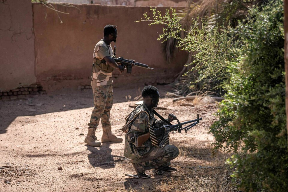 Sudanske soldater patruljerer nord for Khartoum tidligere denne måneden. Sudanske soldater patruljerer nord for Khartoum tidligere denne måneden.